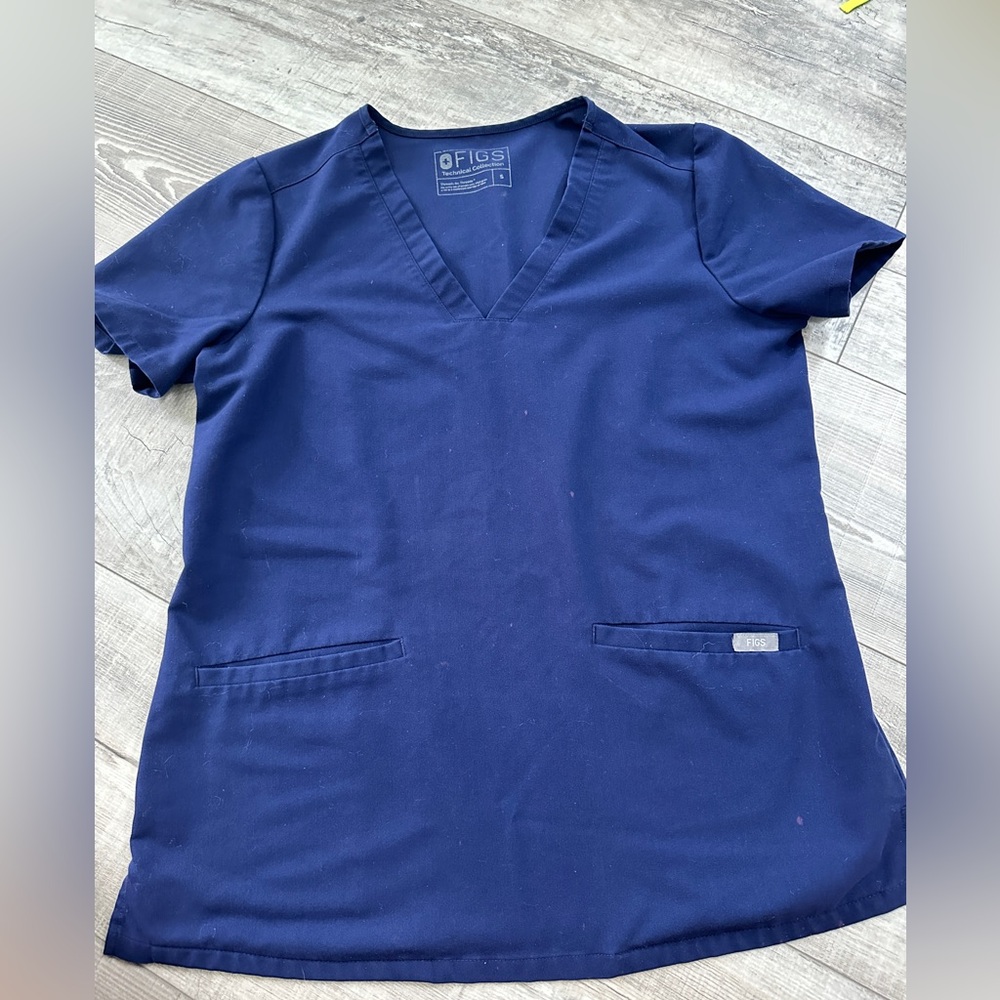 Small female navy figs top